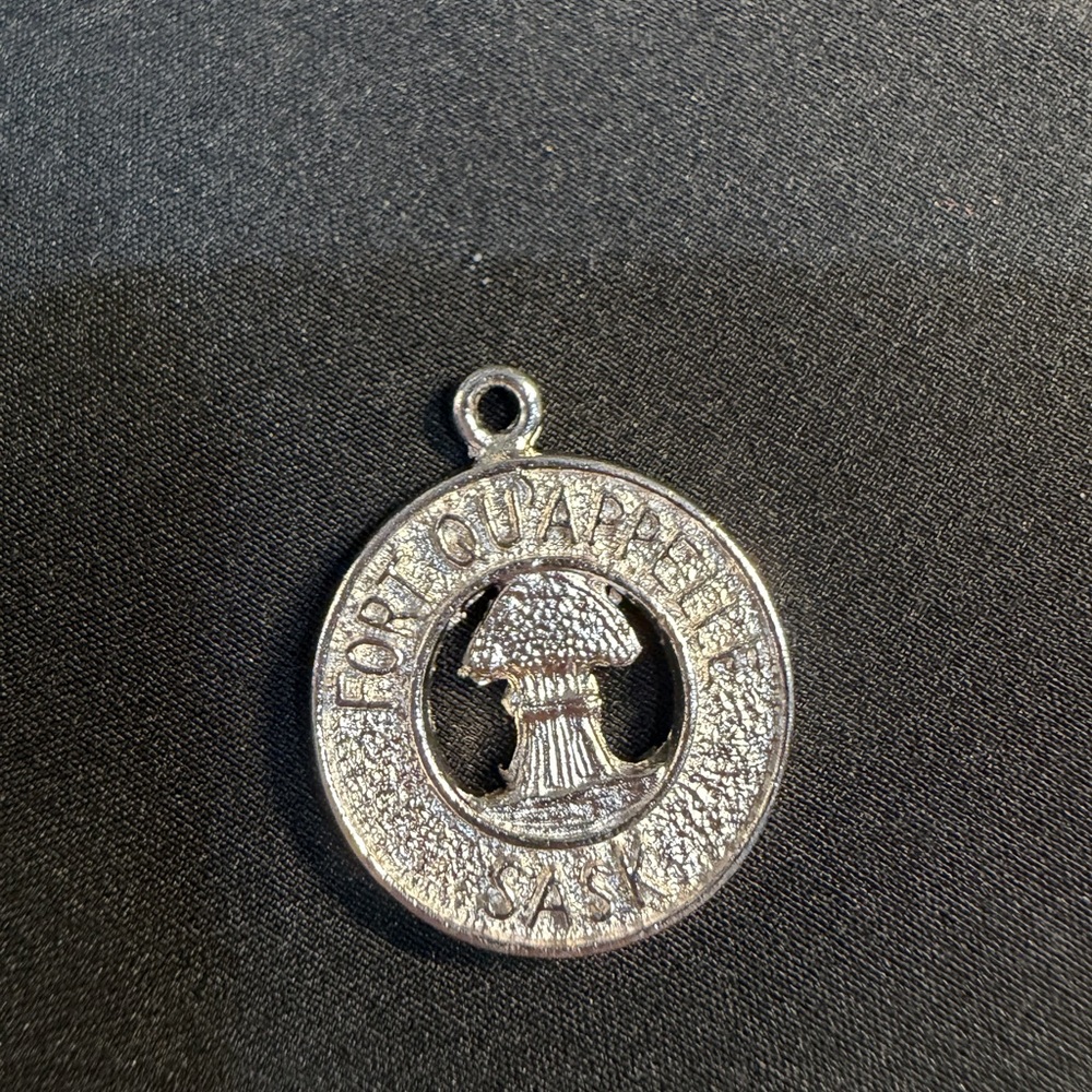 Silver Fort Quapelle Charm